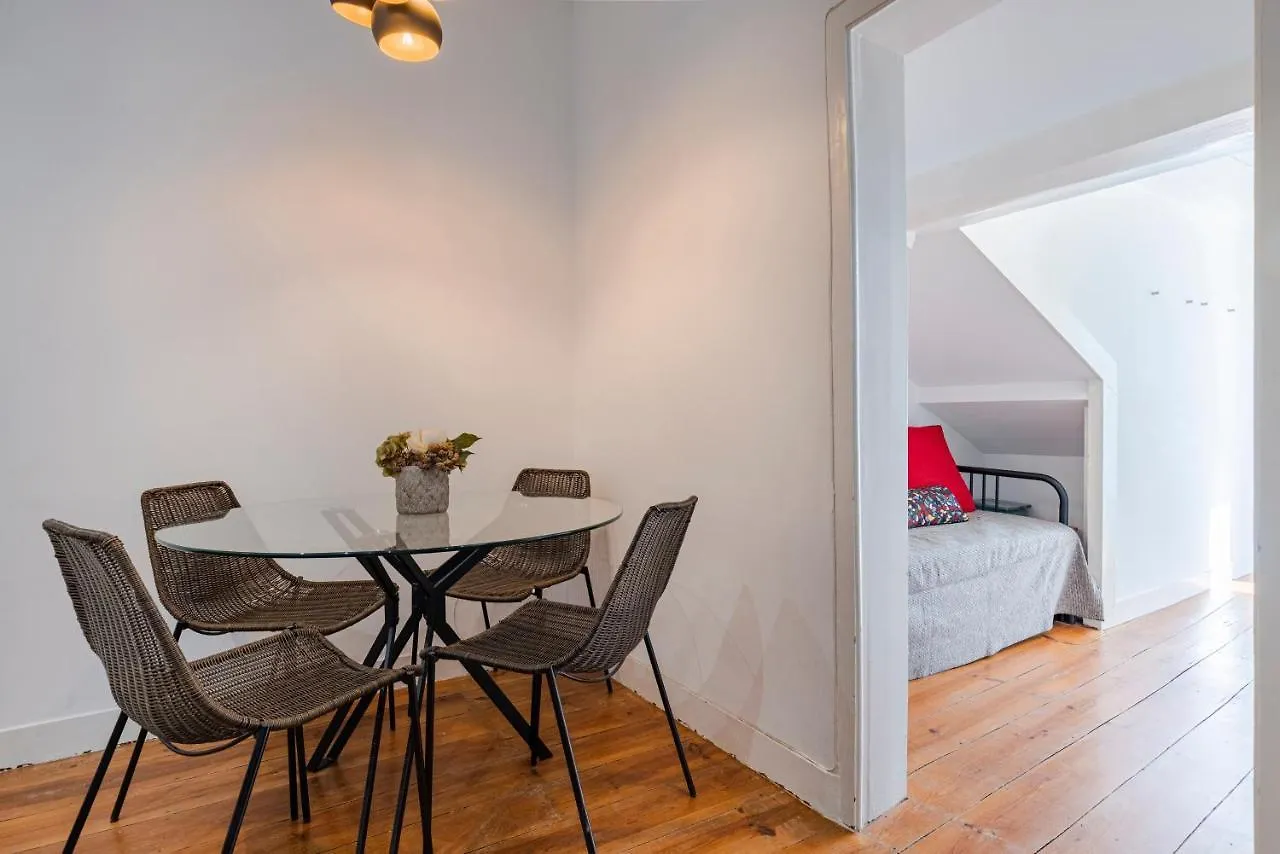 Alfama 2Bdr Duplex Apartment W/ Balcony By Lovelystay Lisboa Portugal