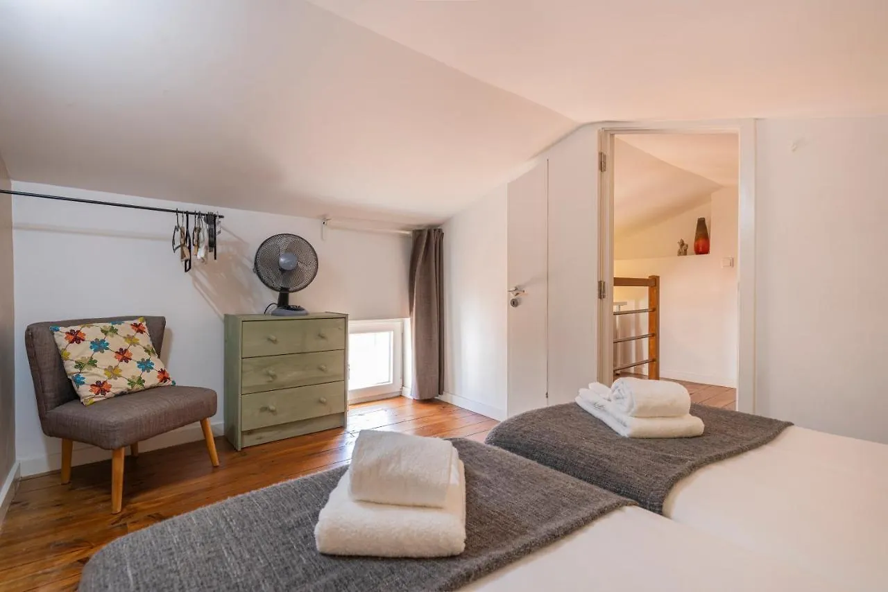 Alfama 2Bdr Duplex Apartment W/ Balcony By Lovelystay Lisbon