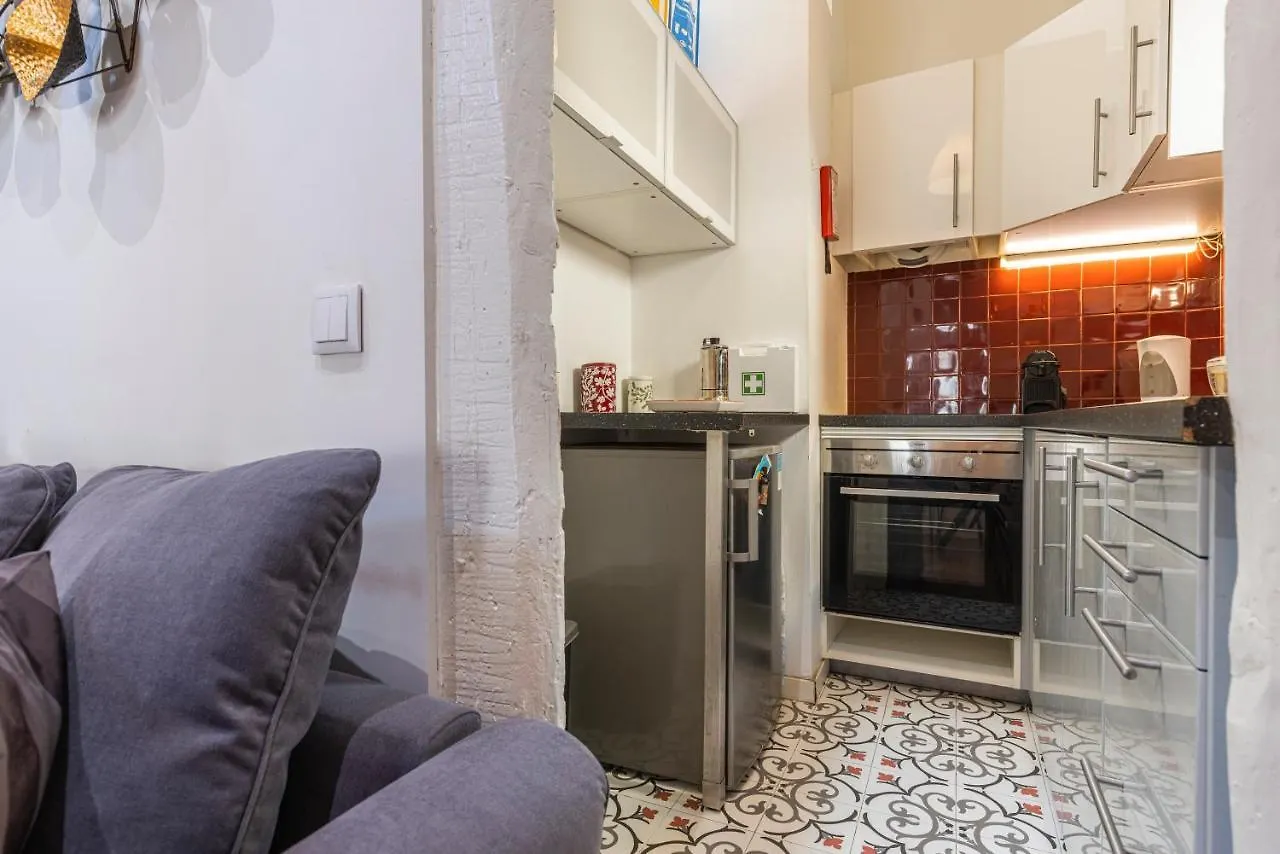 Alfama 2Bdr Duplex Apartment W/ Balcony By Lovelystay Lisbon Portugal