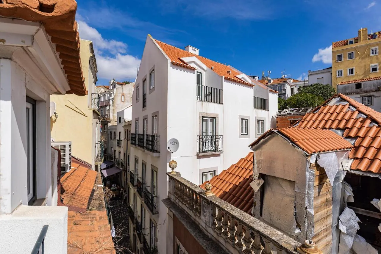Alfama 2Bdr Duplex Apartment W/ Balcony By Lovelystay Lisboa