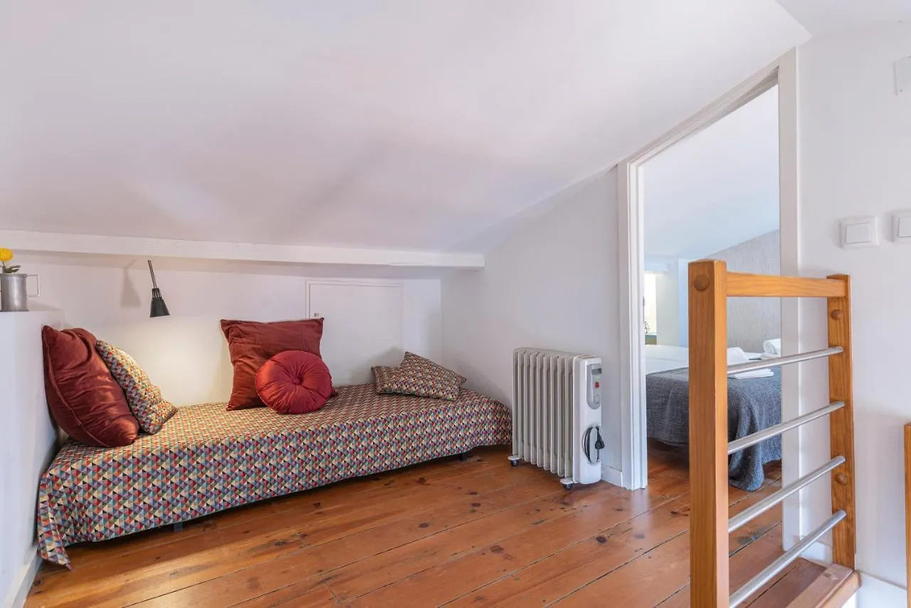 Alfama 2Bdr Duplex Apartment W/ Balcony By Lovelystay Lisbon