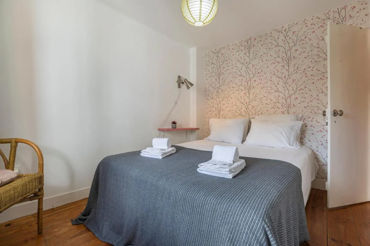 Alfama 2Bdr Duplex Apartment W/ Balcony By Lovelystay Lisbon