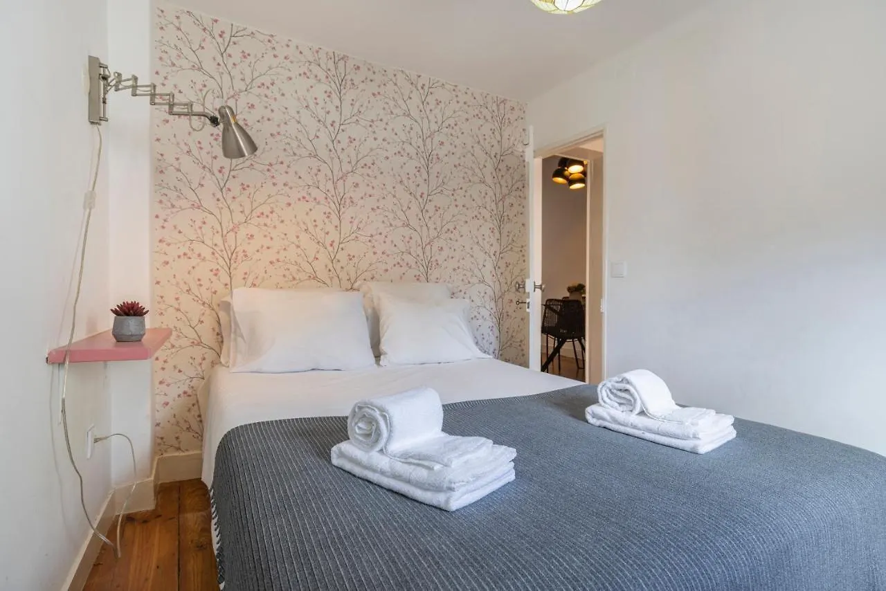 Alfama 2Bdr Duplex Apartment W/ Balcony By Lovelystay Lisbon