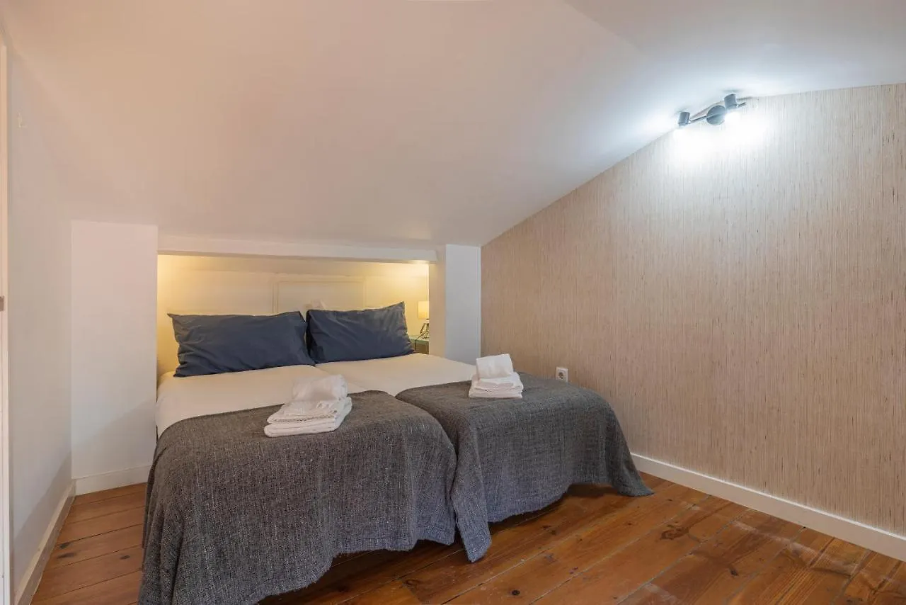 Alfama 2Bdr Duplex Apartment W/ Balcony By Lovelystay Lisbon 0*,
