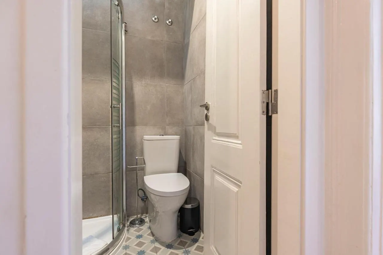 Alfama 2Bdr Duplex Apartment W/ Balcony By Lovelystay Lisbon