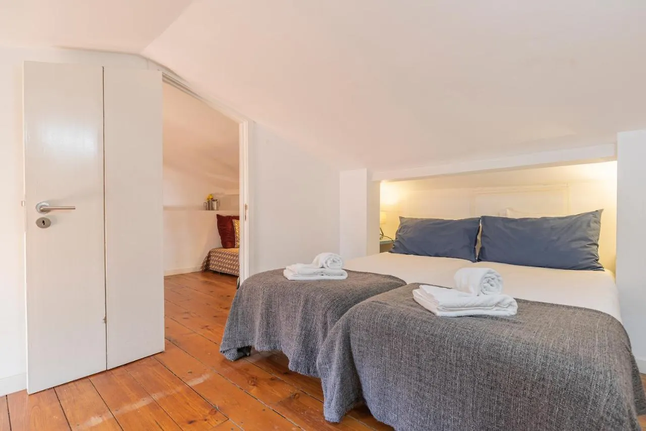 Alfama 2Bdr Duplex Apartment W/ Balcony By Lovelystay Lisboa